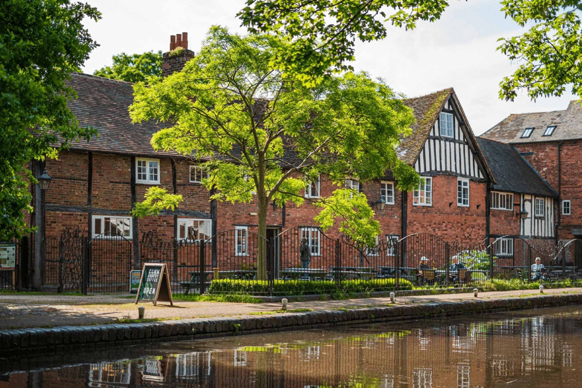 Who Are Hills Estate Agents